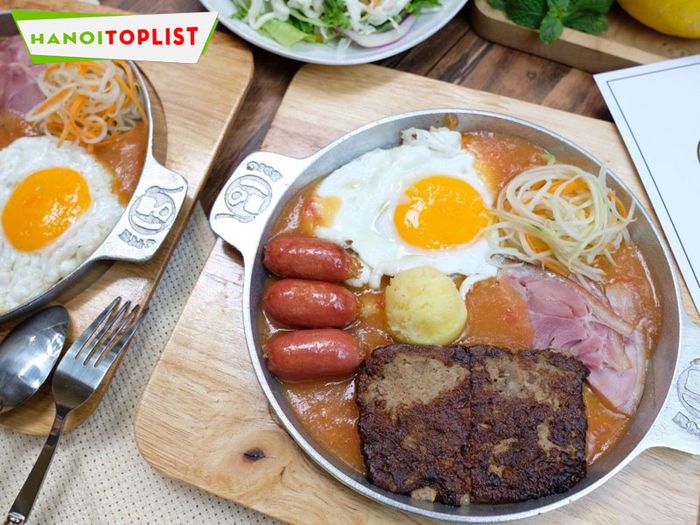 Bánh mì chảo cốt điện quán Mytour - điểm dừng chân lý tưởng để khám phá hương vị bánh mì chảo độc đáo, kết hợp tinh tế giữa truyền thống và hiện đại.