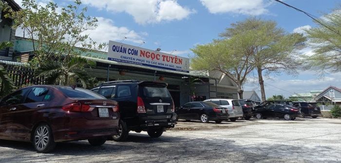 Những nồi cơm niêu vàng ươm tại Quán Ngọc Tuyên