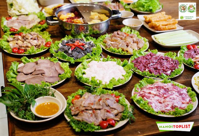 tieu-chuan-rau-sach-va-nuoc-cham-dac-biet-tai-bo-555-Mytour
