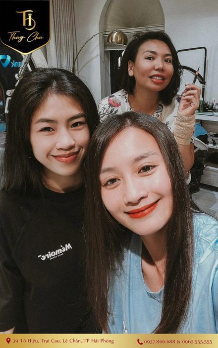 Hình ảnh sao bóng đá nữ Việt Nam trải nghiệm dịch vụ tại Thúy Chu Beauty & Academy