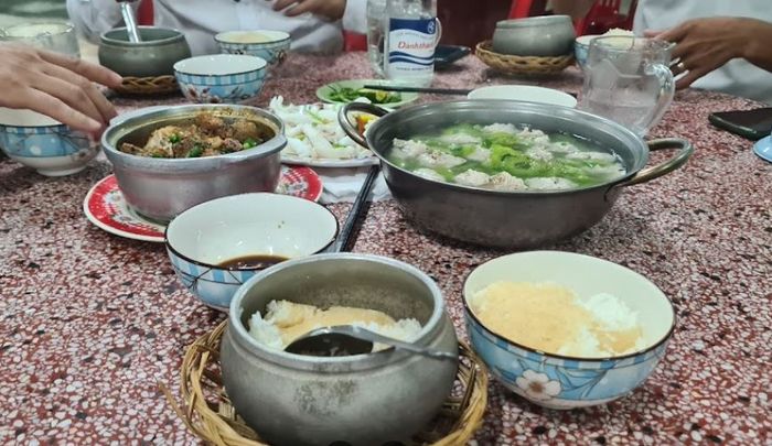 Bữa cơm đậm đà tại Quán Cơm Quỳnh Mai