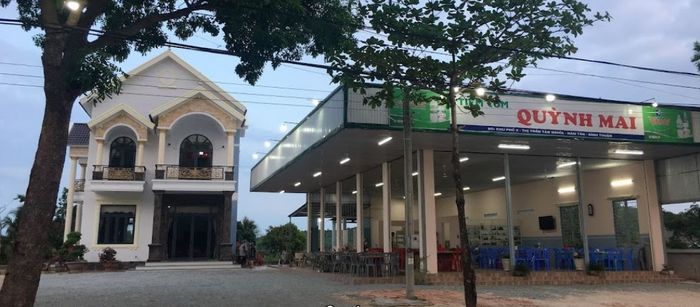 Không gian ấm cúng tại Quán Cơm Quỳnh Mai