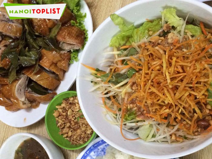 quan-pho-vit-quay-hang-thiec-Tripi