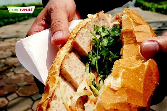 banh-mi-dung-hanh-dac-san-gio-cha-ha-noi