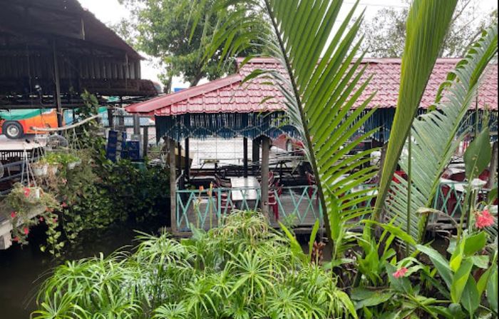 Không gian xanh mát tại Quán Sen