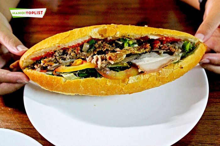 banh-mi-pate-pho-hue-dac-san-20-nam
