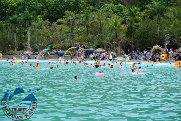 Khám phá vẻ đẹp hoang sơ của Khoang Xanh - Suối Tiên