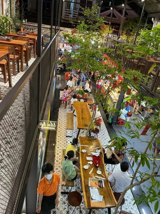 Tiệm Lẩu bò Nhà Sắt – nơi lý tưởng để thưởng thức các món lẩu bò đặc sắc, tươi ngon và chuẩn vị. Với không gian thoáng mát và phục vụ tận tình, đây là điểm đến yêu thích của nhiều thực khách. Thực đơn phong phú với các món lẩu bò hấp dẫn, hứa hẹn mang lại trải nghiệm ẩm thực khó quên.