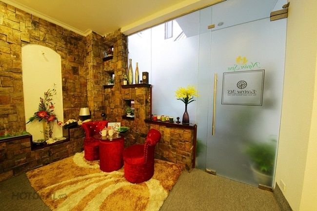 Ngân Spa vinh dự nằm trong Top 10 spa làm đẹp hàng đầu tại Quận 1, TP. Hồ Chí Minh, khẳng định chất lượng vượt trội trong ngành làm đẹp.