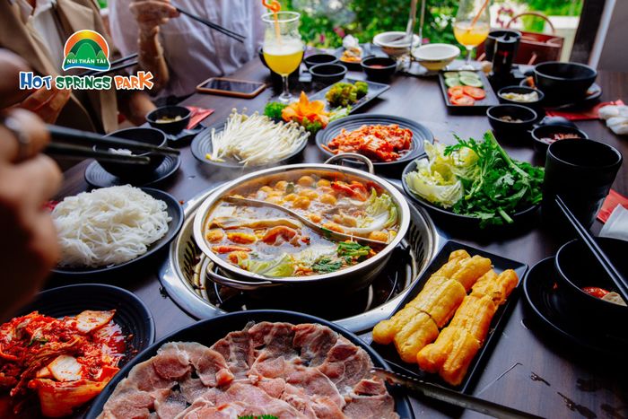 Công Viên Suối Khoáng Nóng Núi Thần Tài ảnh 3