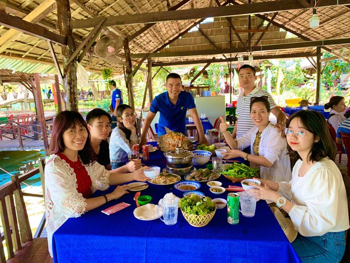 Hình ảnh đẹp về khu du lịch sinh thái Mạnh Trần - góc nhìn từ sông nước