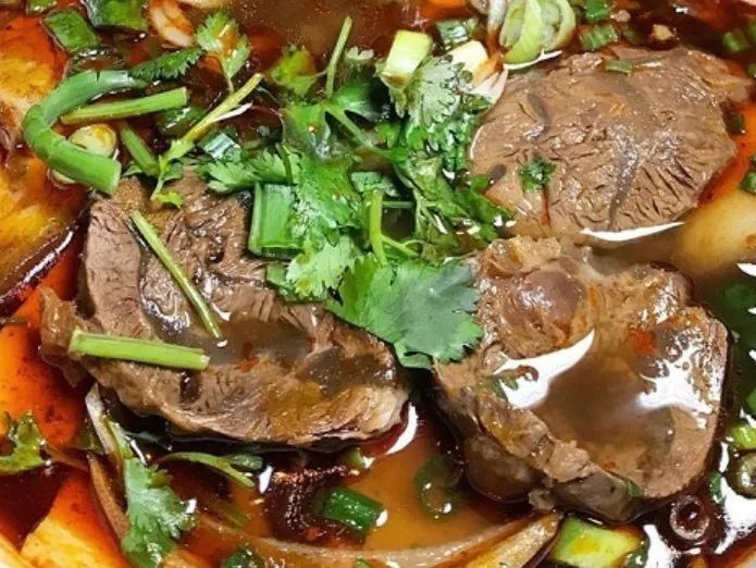Không gian ấm cúng tại Quán bún Cúc Tình