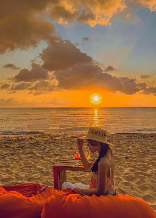 Bãi Trường - Sunset Sanato Beach Club độc đáo