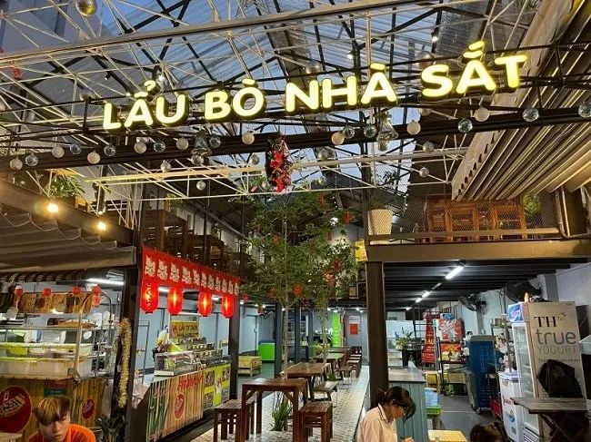 Tiệm Lẩu bò Nhà Sắt