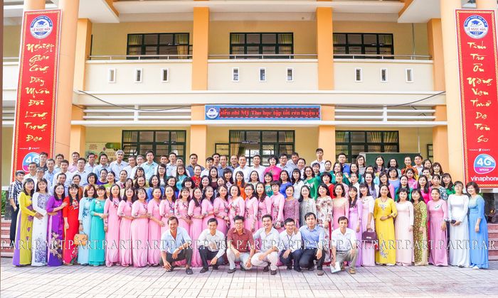 Hình ảnh đội ngũ giáo viên tâm huyết tại THCS Lê Ngọc Hân