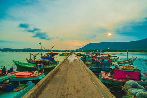 Làng chài Hàm Ninh - Cầu gỗ dài ngắm hoàng hôn