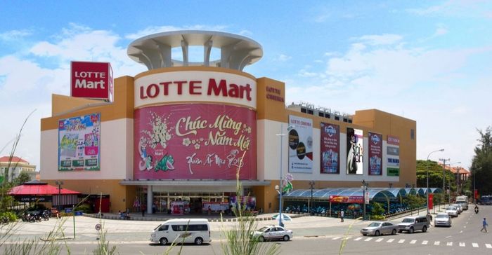 Không gian mua sắm hiện đại tại Lotte Mart Đà Nẵng