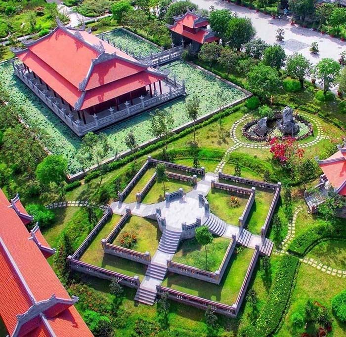 Khám phá góc hình thứ hai tại Khu du lịch Văn hoá Phương Nam - nơi những nét kiến trúc cổ xưa giao thoa cùng không gian hiện đại, tạo nên những background sống ảo độc đáo và ấn tượng.