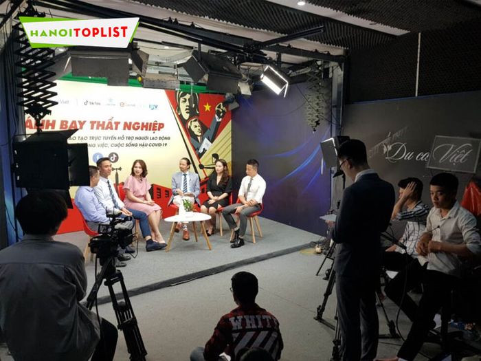 achaumedia-dich-vu-livestream-thuong-mai-dien-tu-Mytour