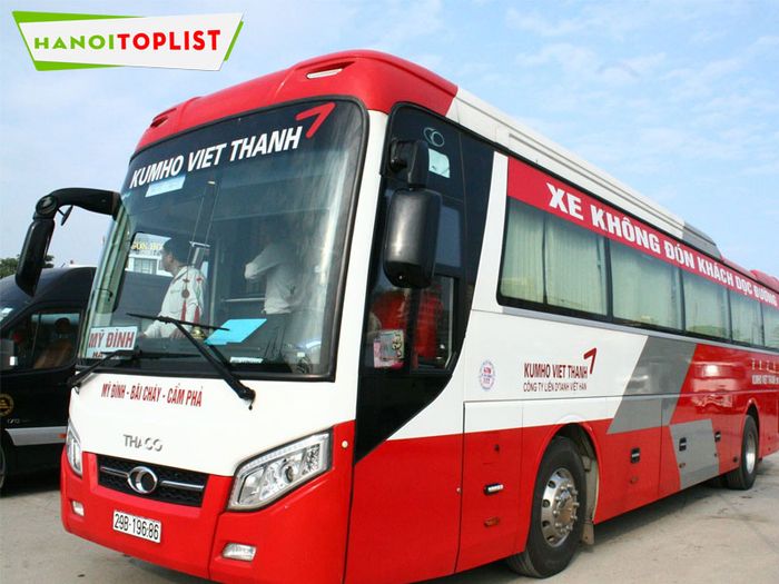 kumho-viet-thanh-hang-xe-16-cho-cam-pha-ha-noi-uy-tin-Tripi