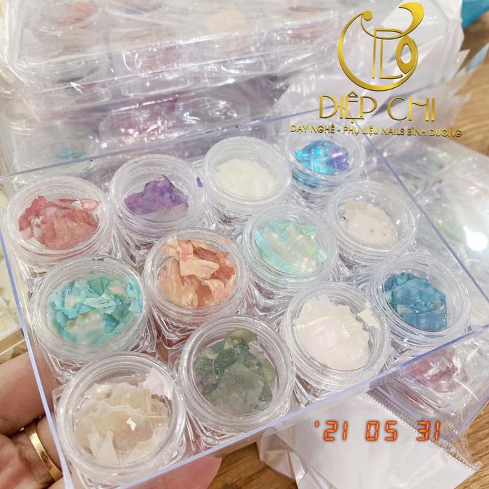 Hình ảnh ấn tượng về bộ sưu tập phụ kiện nail tại Diệp Chi - Bình Dương