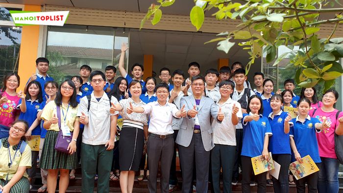 Du học Văn Lang – Giải pháp du học đáng tin cậy với đội ngũ tư vấn giàu kinh nghiệm, hỗ trợ nhiệt tình trong việc chuẩn bị hồ sơ du học và xuất khẩu lao động.