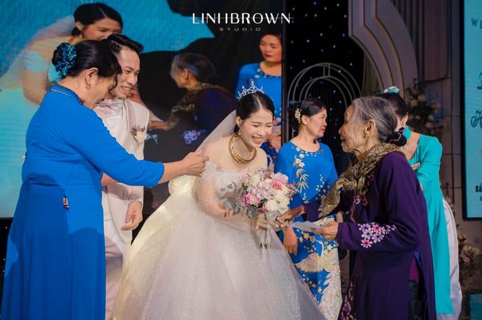 Tác phẩm đầu tiên từ LinhBrown Studio - Khoảnh khắc tỏa sáng