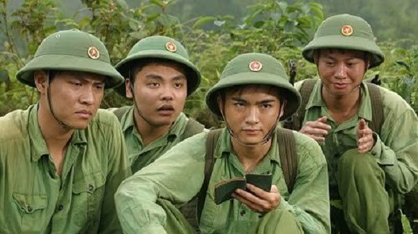 Những hình ảnh ám ảnh từ phim Mùi cỏ cháy