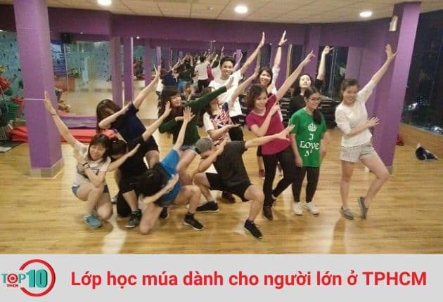 Lớp Học Múa Cho Người Lớn GoldStar Dance