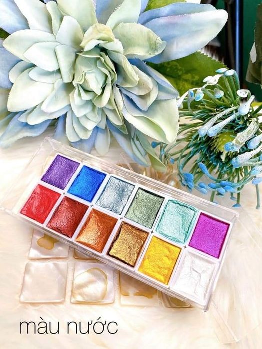 Không gian trưng bày phụ kiện nail đầy màu sắc tại Cẩm Vân Nails