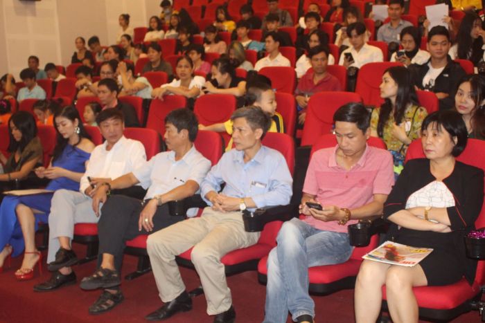 Khám phá không gian điện ảnh cổ điển qua loạt ảnh đặc sắc về Rạp Lê Độ