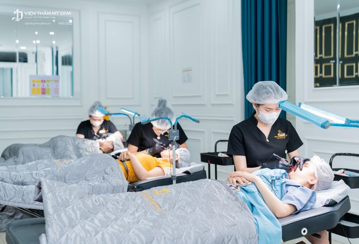 Khám phá không gian làm đẹp hiện đại tại Viện Thẩm Mỹ DIVA qua góc nhìn nghệ thuật (ảnh 2).