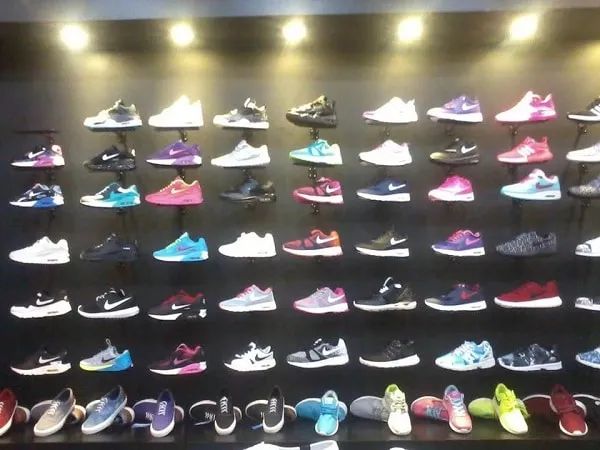 Top 10 cửa hàng giày Sneaker đẹp và chất lượng nhất tại TPHCM 05