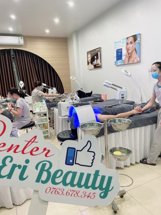 Hình ảnh quy trình chăm sóc da chuyên nghiệp tại ERI Beauty Center