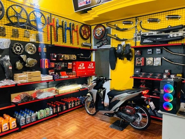 10 địa chỉ bán phụ kiện xe máy uy tín bậc nhất Sài Gòn