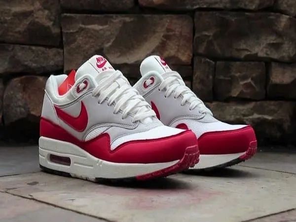 Top 10 cửa hàng giày Sneaker đẹp và chất lượng nhất tại TPHCM 01