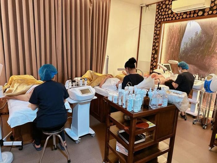 Spa Anh Kitty ảnh 2 - Hình ảnh phòng điều trị tiêu chuẩn quốc tế với hệ thống máy móc hiện đại