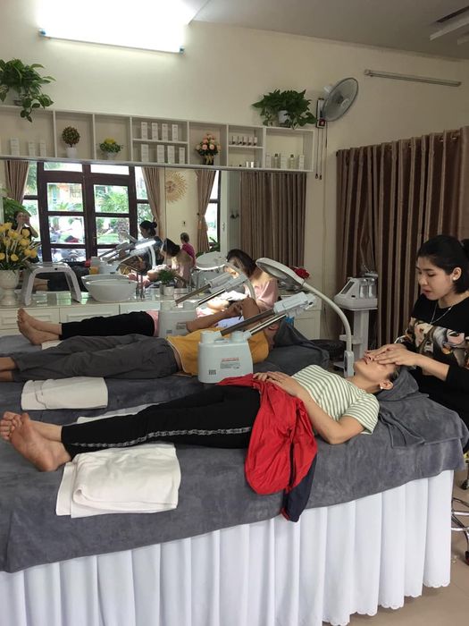 Hình ảnh quy trình điều trị da chuyên nghiệp tại Helen Kim Cúc Beauty Center