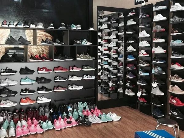 Top 10 cửa hàng giày Sneaker đẹp và chất lượng nhất tại TPHCM 03
