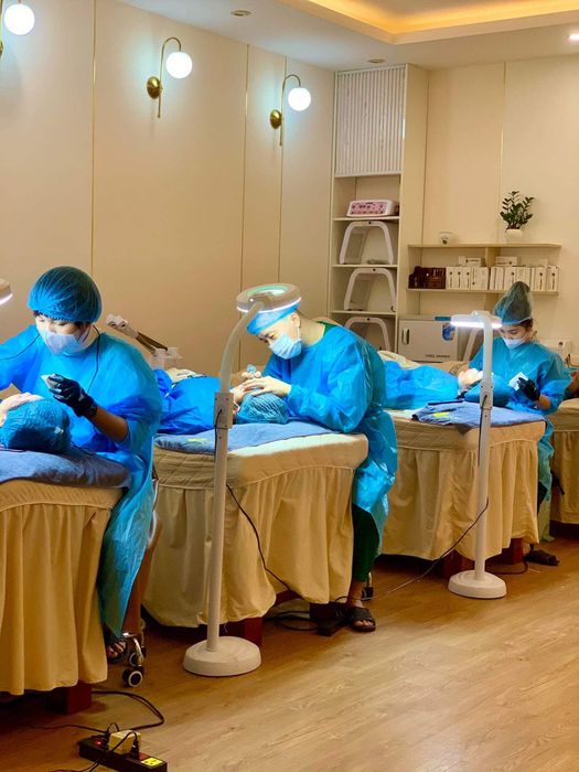 Hình ảnh thực tế quy trình phun môi tại Thẩm Mỹ Quốc Tế Emmy
