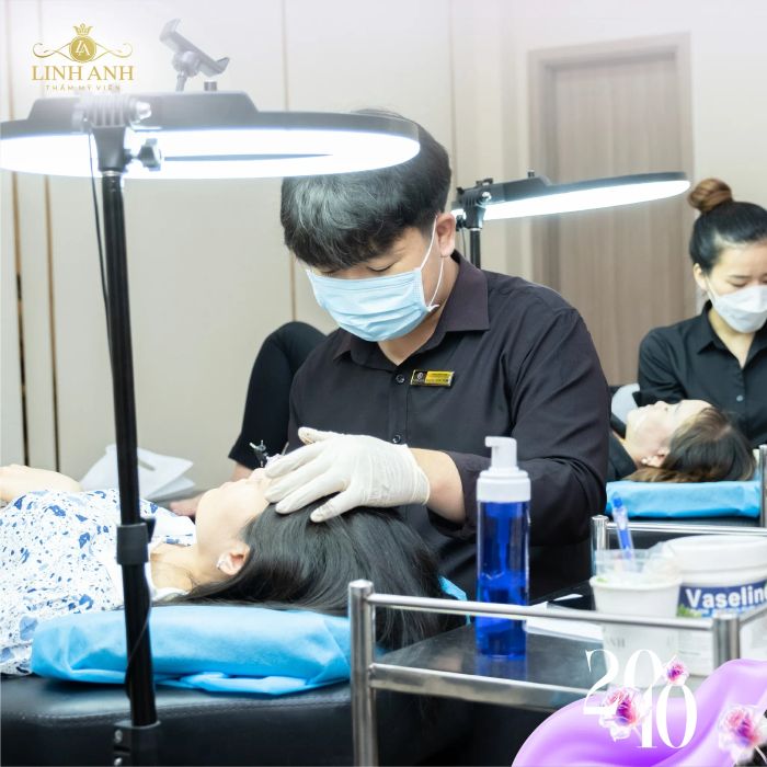 Hình ảnh quy trình xử lý chân mày chuyên nghiệp tại Linh Anh