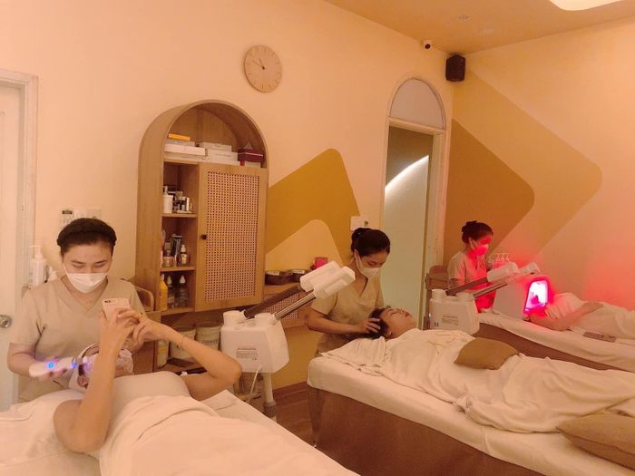 Khu vực điều trị da chuyên nghiệp tại Daisy Spa & Beauty