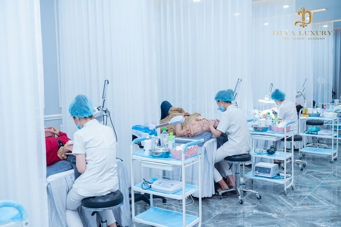 Hình ảnh quy trình điều trị da chuyên nghiệp tại Viện Thẩm Mỹ DIVA Cao Lãnh