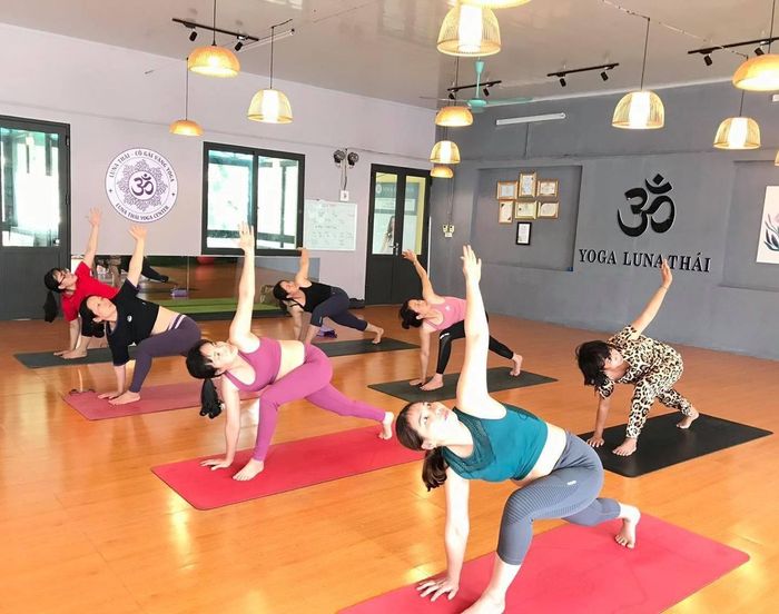 Hình ảnh lớp học chuyên sâu tại Yoga Luna Thái