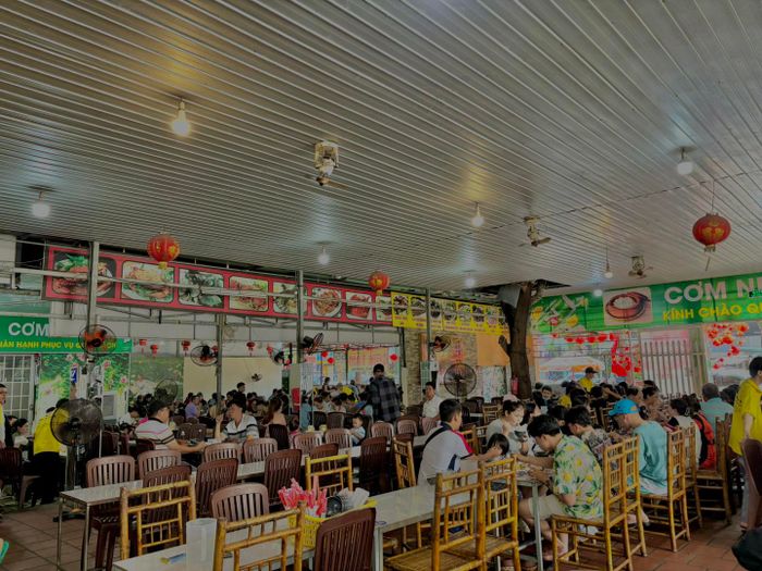 Không gian ấm cúng tại quán Cơm niêu 55 Vũng Tàu