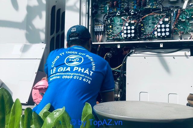 Dịch vụ bảo trì và vệ sinh máy lạnh tại Quận 9 luôn được thực hiện một cách chuyên nghiệp, đảm bảo chất lượng tuyệt vời và hiệu quả lâu dài.