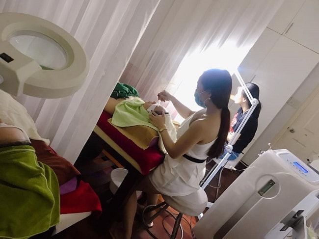 Sun's Spa vinh dự nằm trong Top 5 địa chỉ spa uy tín và chất lượng nhất thành phố Buôn Ma Thuột, mang đến những trải nghiệm chăm sóc da chuyên nghiệp và đẳng cấp.
