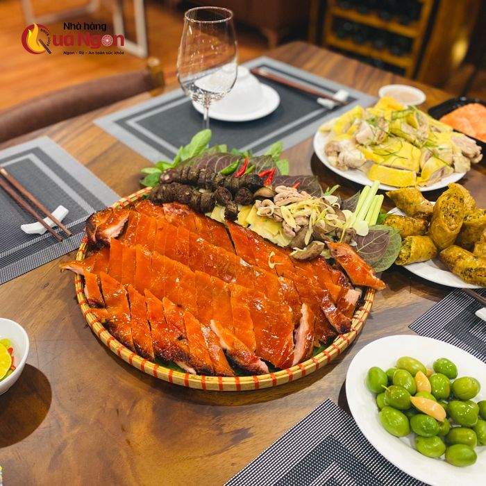 Hình ảnh không gian nhà hàng Quá Ngon