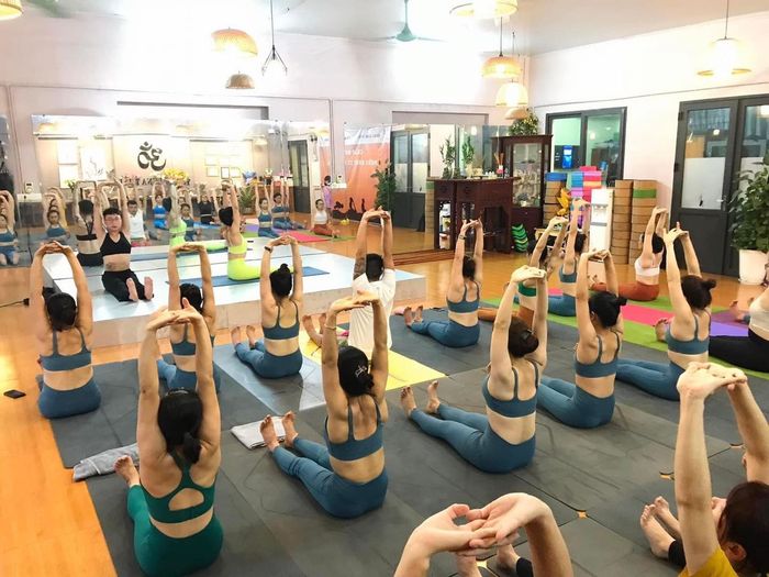 Hình ảnh không gian tập luyện tại Yoga Luna Thái