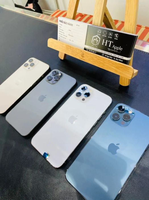 Hình ảnh đội ngũ chuyên viên tư vấn tại HT Apple Store
